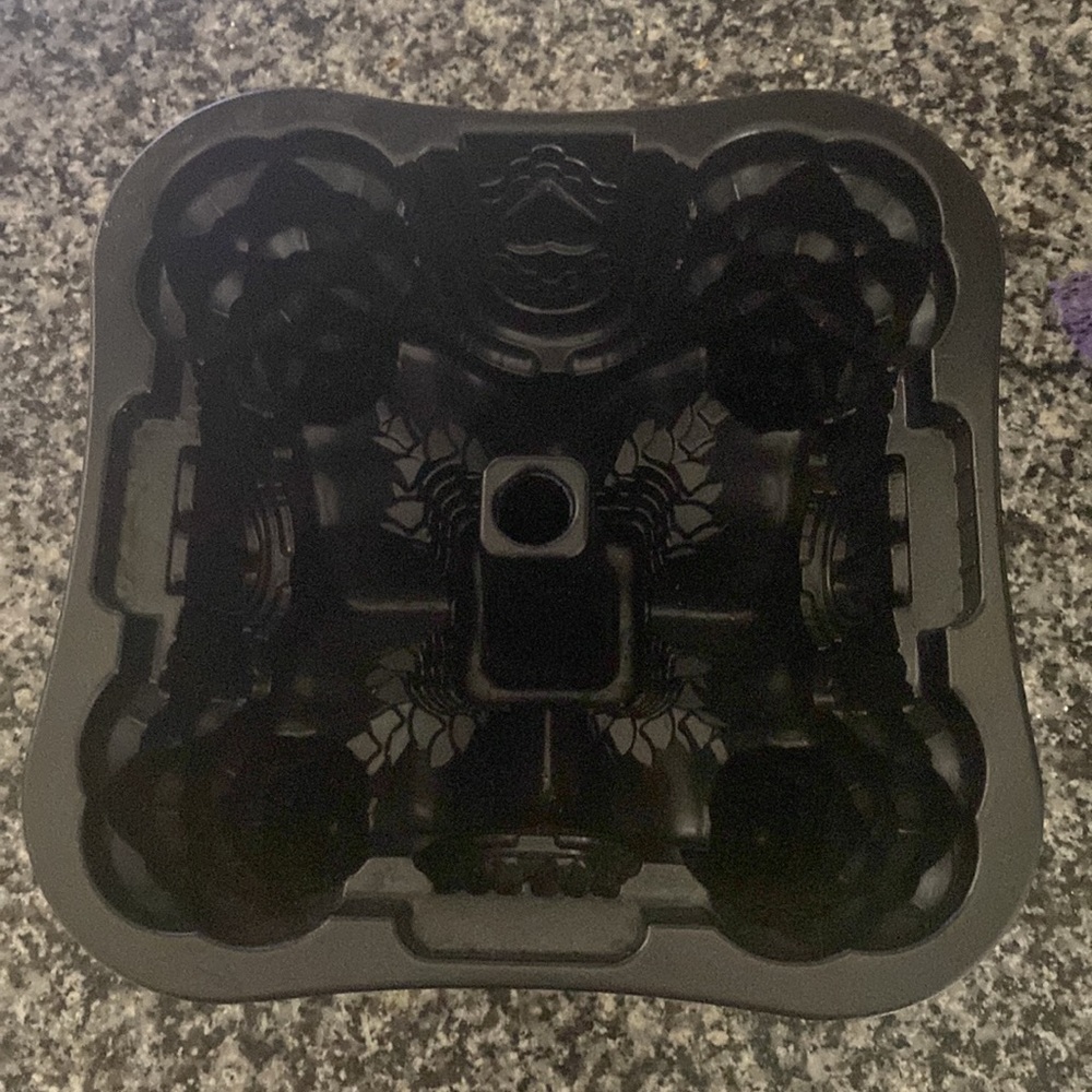 Nordic Ware Princess Castle cake mold - Picture 3 of 3